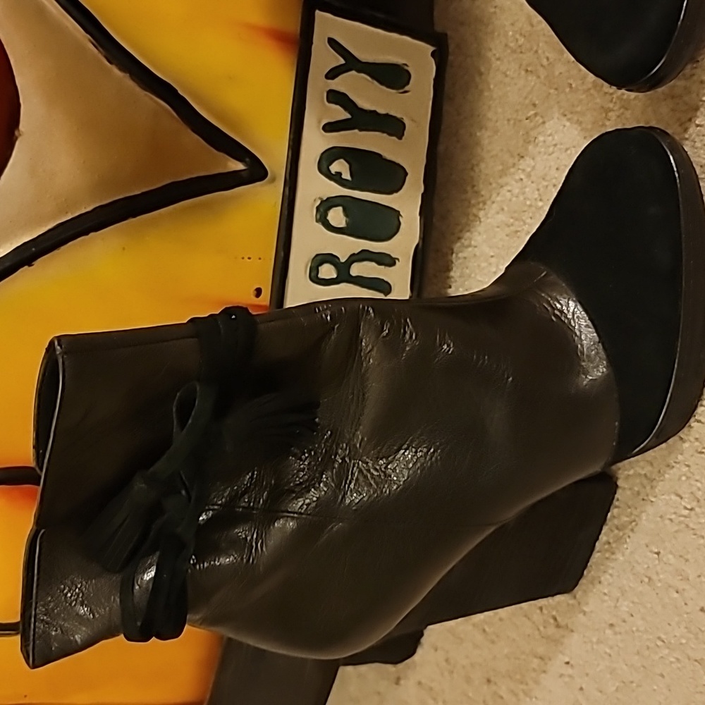 Shoes - Picture 2 of 3